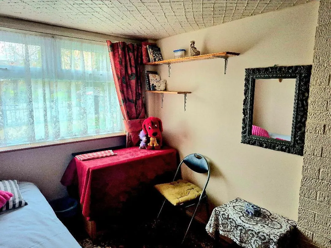 Private Room In Shared House-N 1 Nottingham Apartment