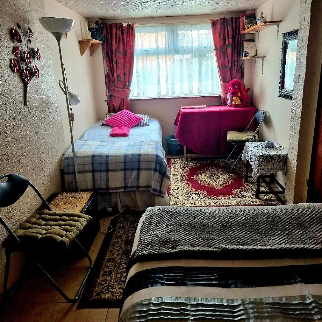 Private Room In Shared House-N 1 Nottingham 0*,