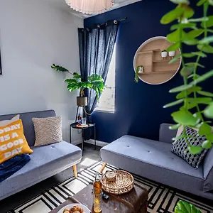 Apartment Flat 5, Super King Bed, Free Parking, Workspace, Free Wi-fi