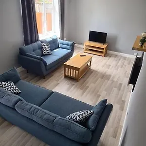  Apartment Well Presented 3 Bed House- 9 Guests - Great For Leisure Or Contractors -ng8 Postcode