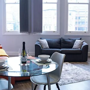  Apartment Spacious In Centre - Free Parking